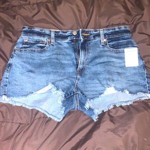 LEVI’s dark blue denim shorts